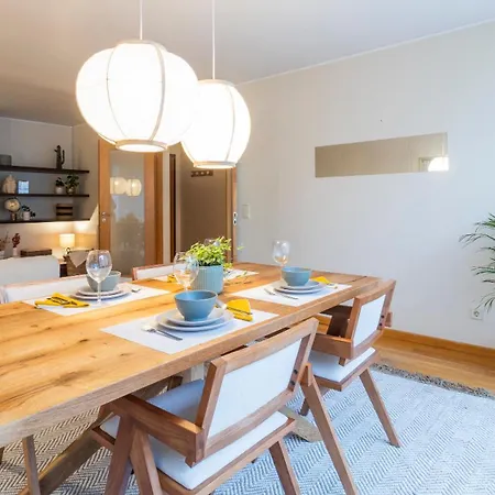 2 Bedroom With Garage 2 Minutes From The Lejlighed
