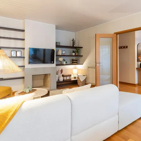2 Bedroom With Garage 2 Minutes From The Διαμέρισμα