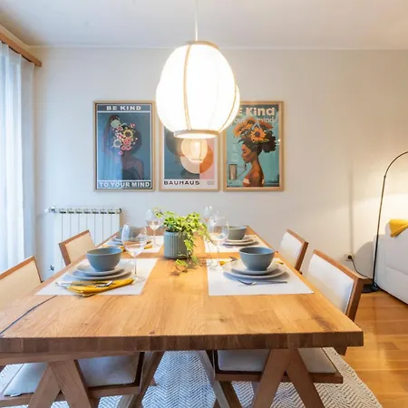2 Bedroom With Garage 2 Minutes From The Διαμέρισμα