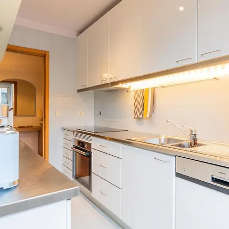 2 Bedroom With Garage 2 Minutes From The *