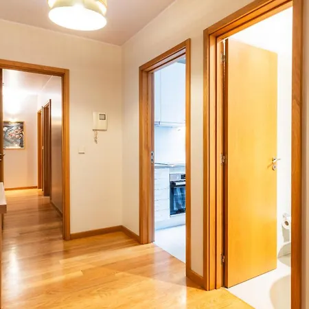 2 Bedroom With Garage 2 Minutes From The *