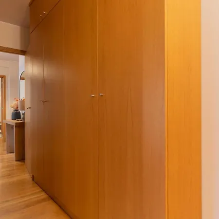 2 Bedroom With Garage 2 Minutes From The *