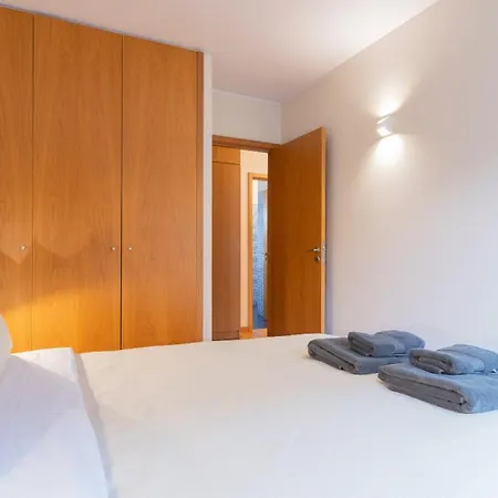 2 Bedroom With Garage 2 Minutes From The Διαμέρισμα